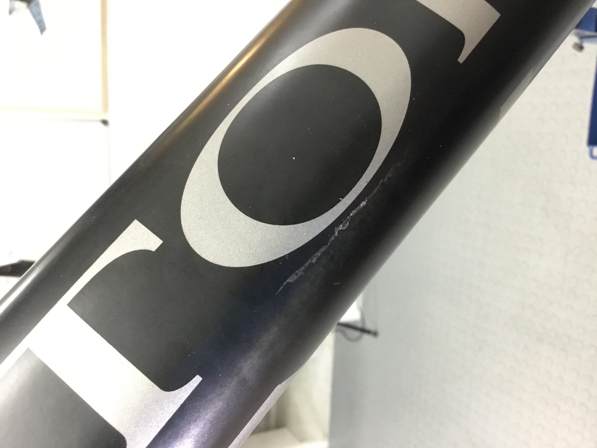 carbon frame cracked in a cycle carrier